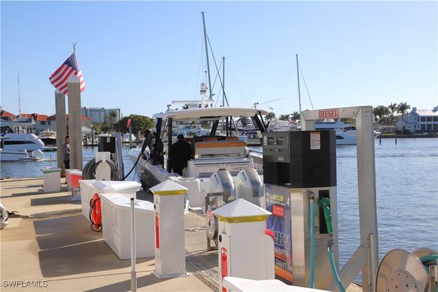 909 10th ST S, Naples, FL 34102