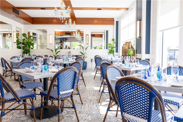 909 10th ST S, Naples, FL 34102