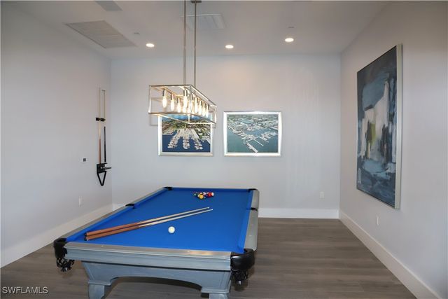 909 10th ST S, Naples, FL 34102