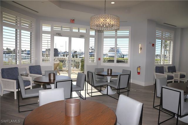 909 10th ST S, Naples, FL 34102