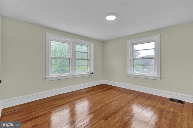 26 BUCKS ST, Wernersville, PA 19565