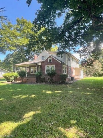 4613 Shattalon Drive, Winston-salem, NC 27106