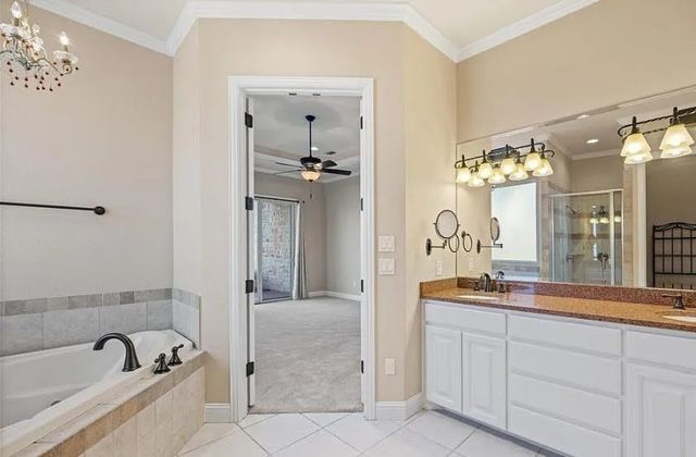 2414 Vineyard Drive, Granbury, TX 76048