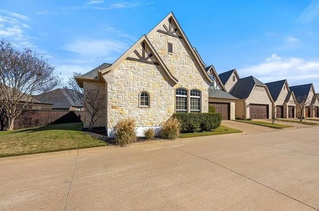 2414 Vineyard Drive, Granbury, TX 76048