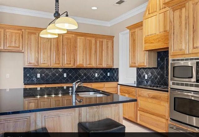 2414 Vineyard Drive, Granbury, TX 76048