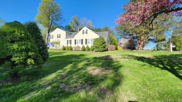 8 Raymond Drive, Carmel, NY 10512