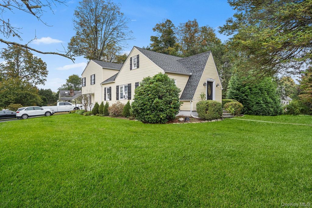 8 Raymond Drive, Carmel, NY 10512