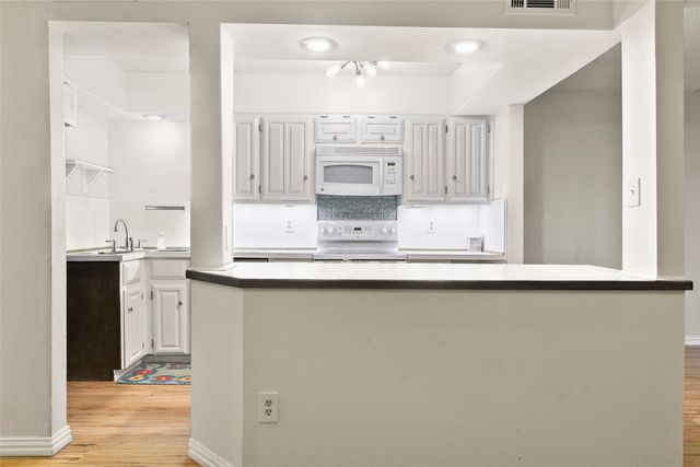 3195 Golden Oak Court, Farmers Branch, TX 75234
