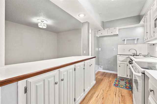 3195 Golden Oak Court, Farmers Branch, TX 75234