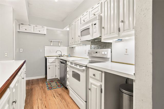 3195 Golden Oak Court, Farmers Branch, TX 75234