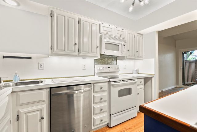 3195 Golden Oak Court, Farmers Branch, TX 75234