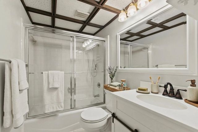 3195 Golden Oak Court, Farmers Branch, TX 75234