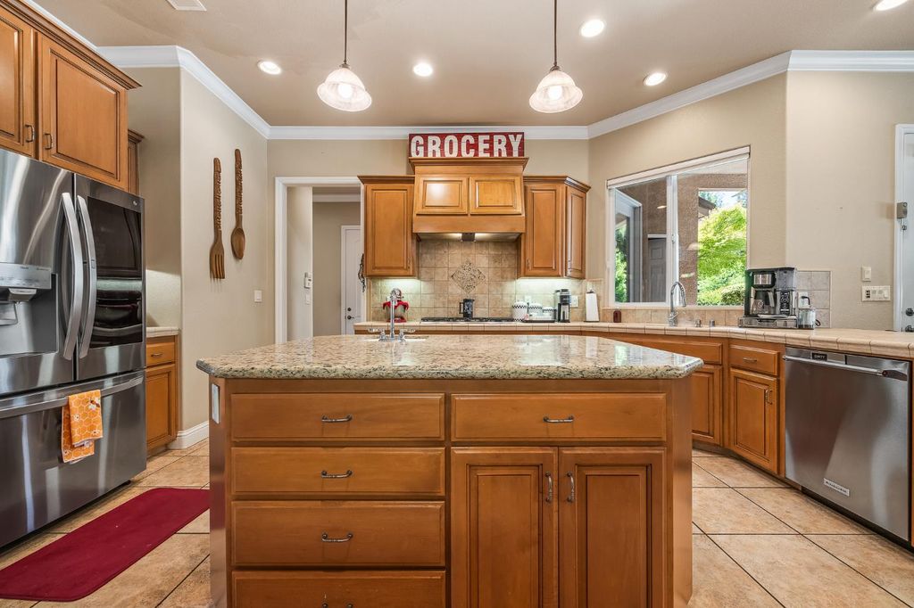 Image 11 of property listing at 12636 Appaloosa Road, Madera, CA 93636
