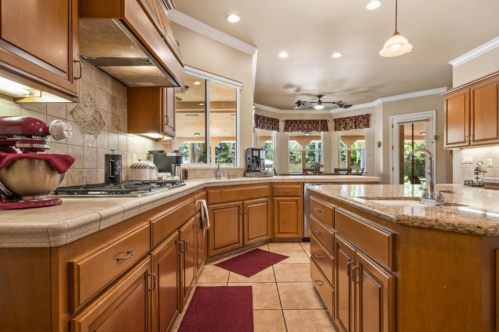 Image 12 of property listing at 12636 Appaloosa Road, Madera, CA 93636
