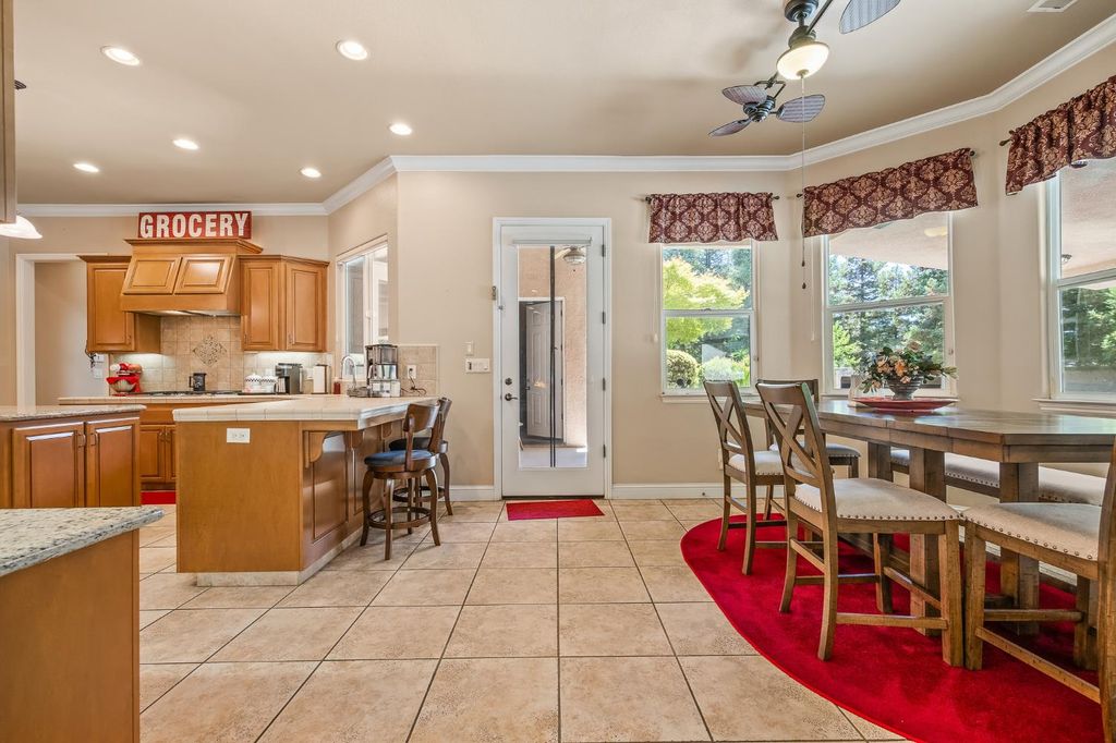 Image 15 of property listing at 12636 Appaloosa Road, Madera, CA 93636