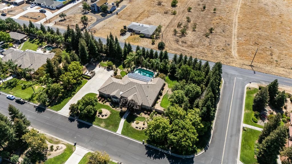 Image 3 of property listing at 12636 Appaloosa Road, Madera, CA 93636