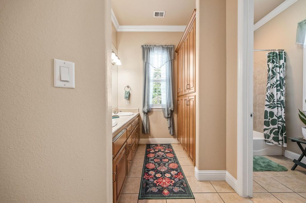 Image 35 of property listing at 12636 Appaloosa Road, Madera, CA 93636