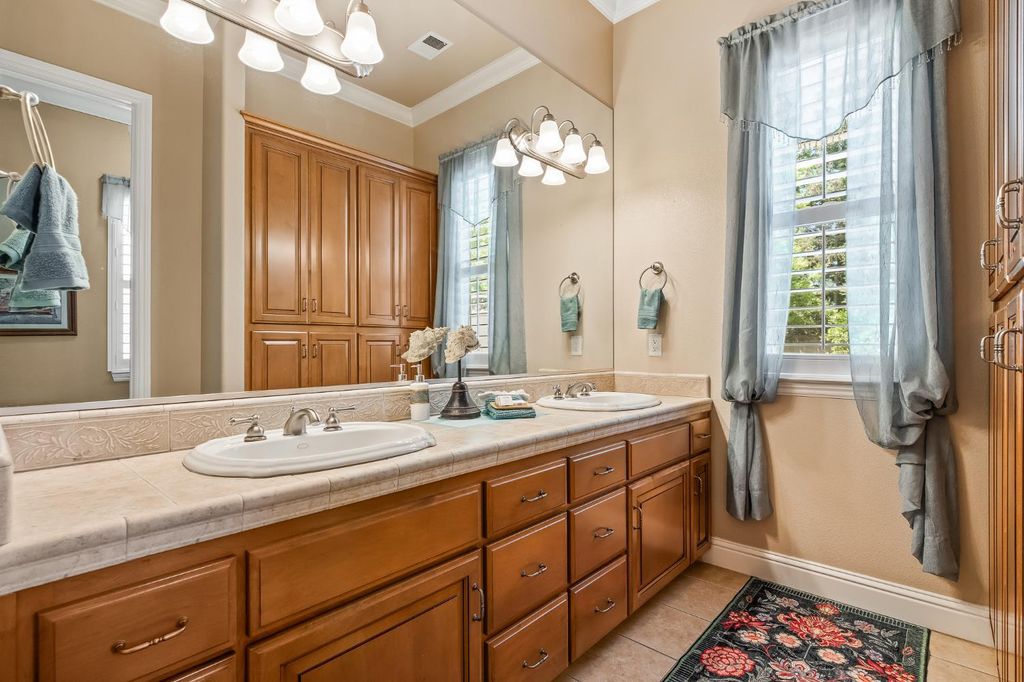 Image 36 of property listing at 12636 Appaloosa Road, Madera, CA 93636