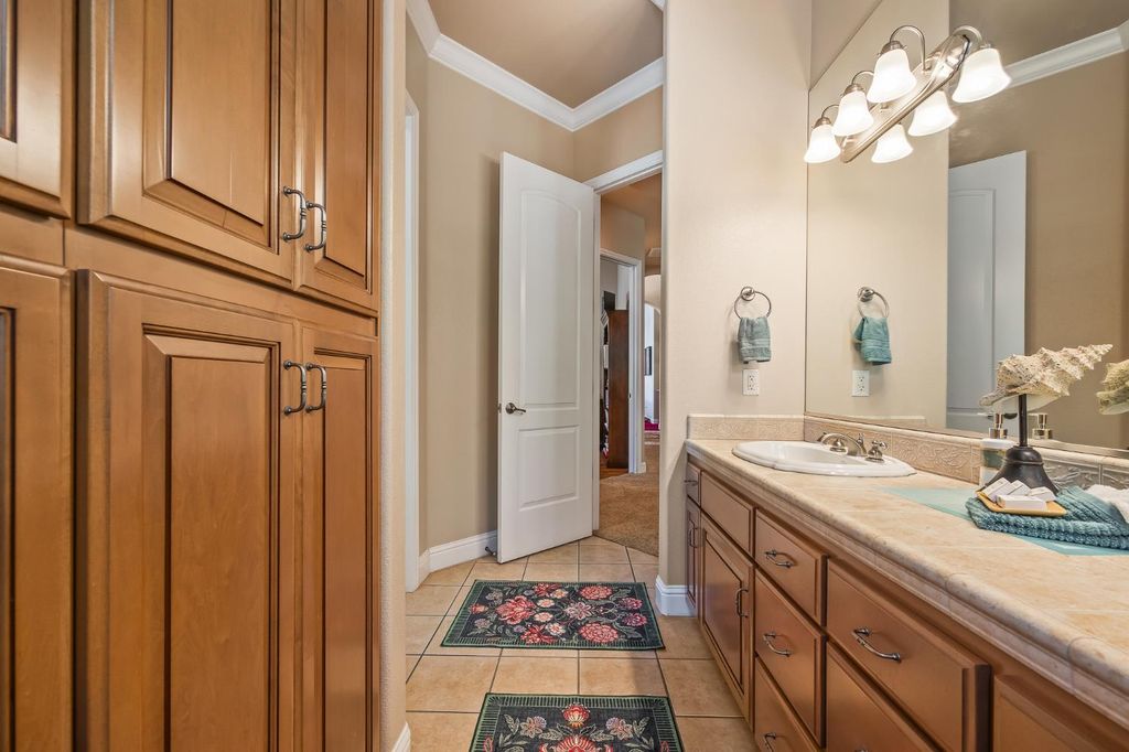Image 37 of property listing at 12636 Appaloosa Road, Madera, CA 93636