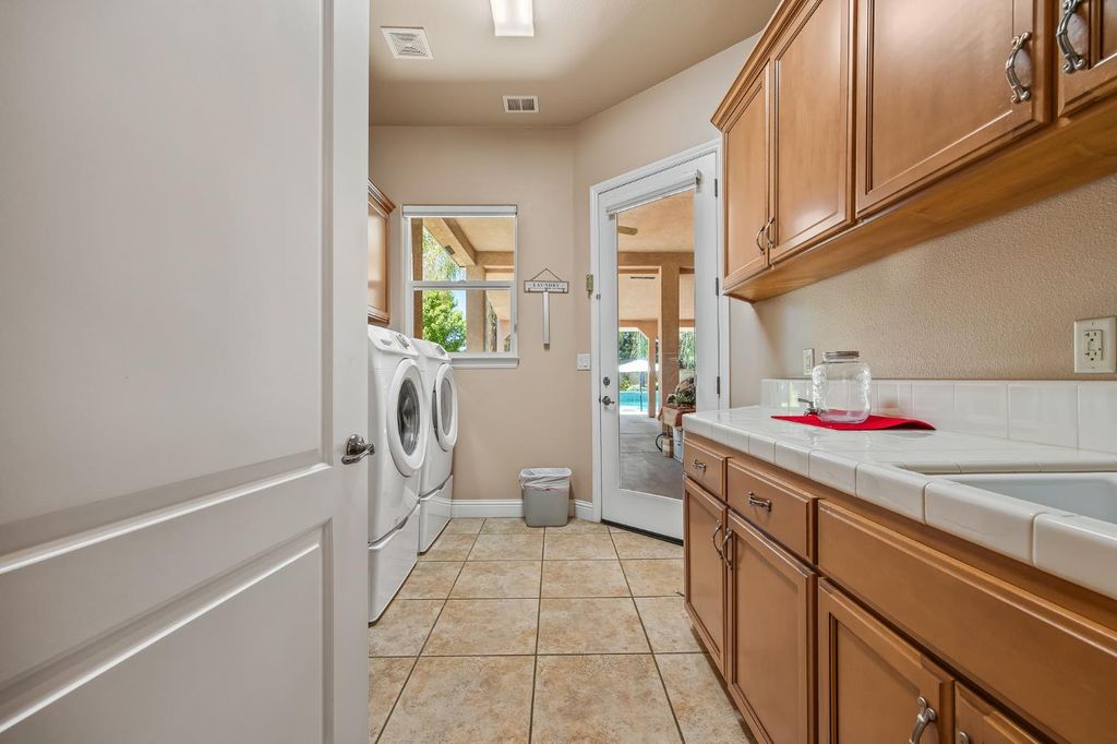 Image 40 of property listing at 12636 Appaloosa Road, Madera, CA 93636