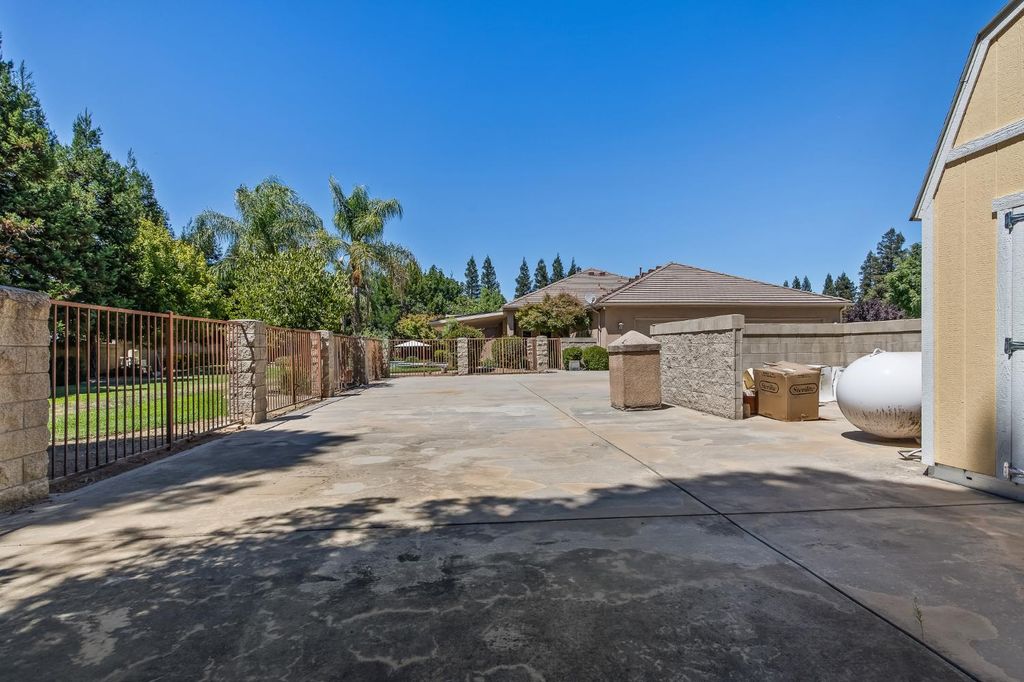 Image 56 of property listing at 12636 Appaloosa Road, Madera, CA 93636