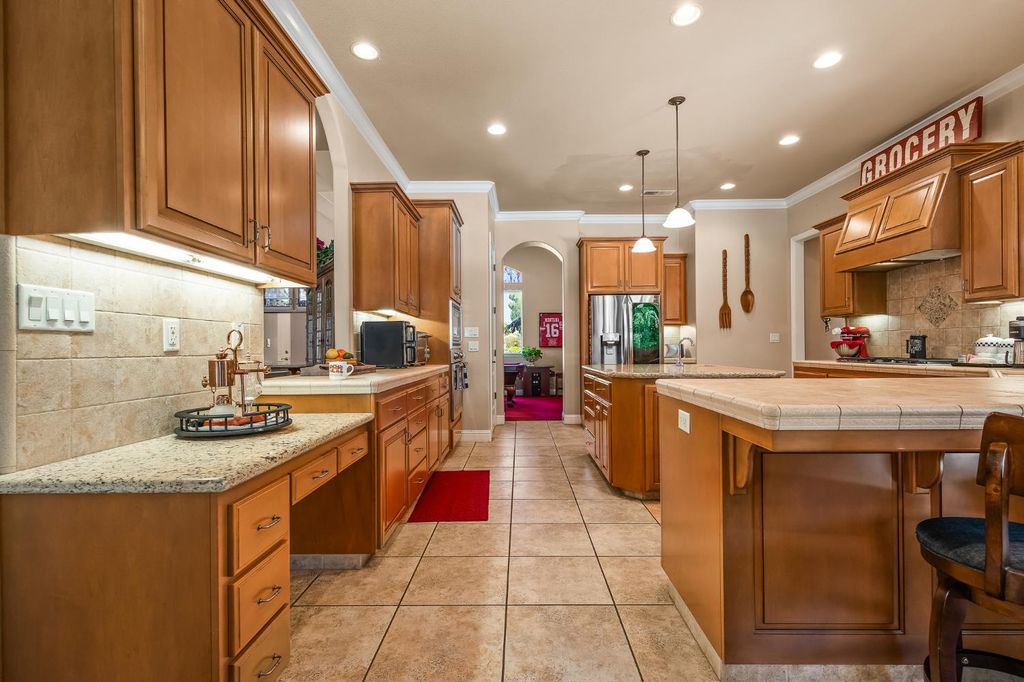 Image 9 of property listing at 12636 Appaloosa Road, Madera, CA 93636