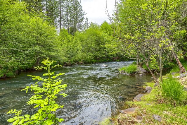 1250 Netherlands Road, Trail, OR 97541