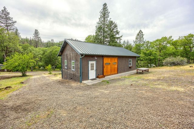 1250 Netherlands Road, Trail, OR 97541