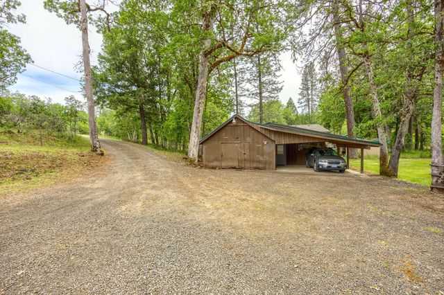 1250 Netherlands Road, Trail, OR 97541