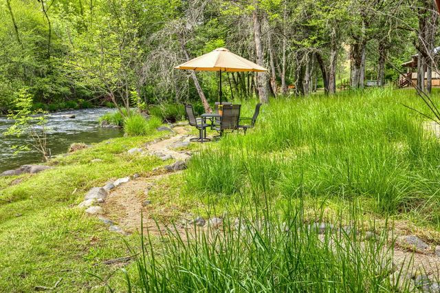 1250 Netherlands Road, Trail, OR 97541