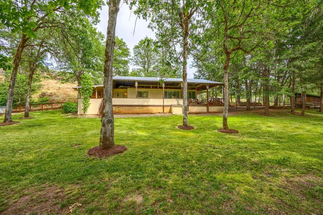 1250 Netherlands Road, Trail, OR 97541