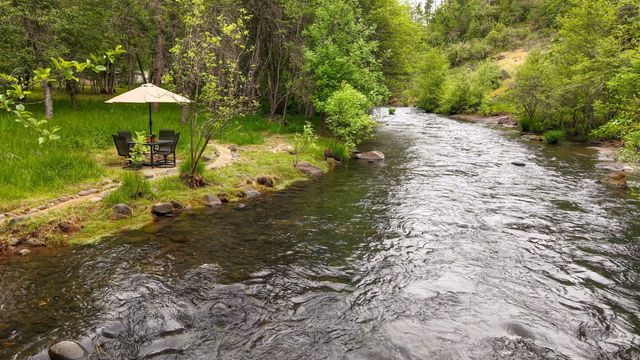 1250 Netherlands Road, Trail, OR 97541
