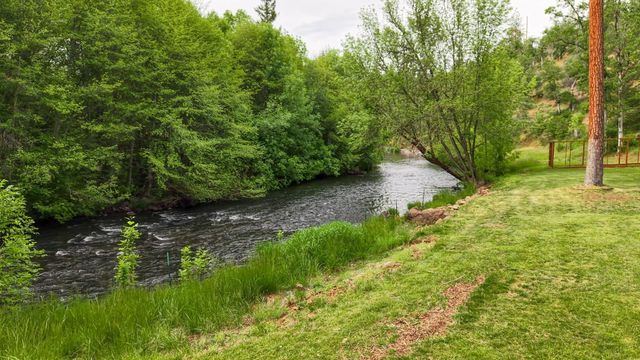 1250 Netherlands Road, Trail, OR 97541