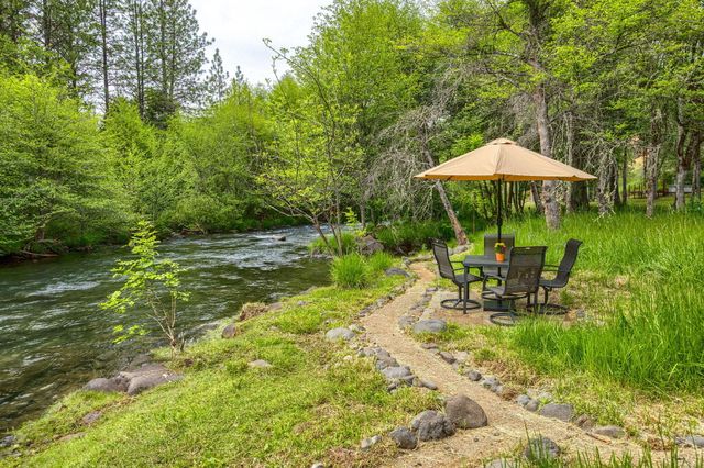 1250 Netherlands Road, Trail, OR 97541