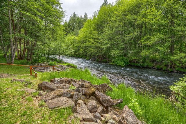1250 Netherlands Road, Trail, OR 97541