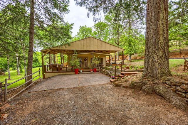 1250 Netherlands Road, Trail, OR 97541