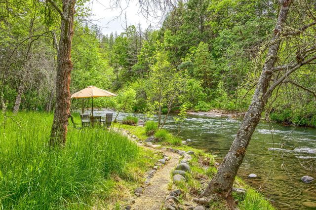 1250 Netherlands Road, Trail, OR 97541