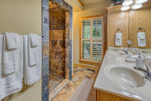 276 Citrine Court, Ellijay, GA 30540