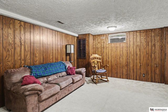 2610 N 124th Circle, Omaha, NE 68164