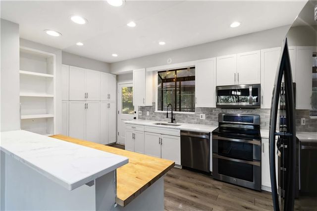 8515 Lake Drive, Snellville, GA 30039