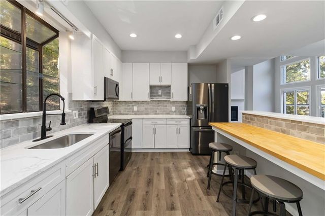 8515 Lake Drive, Snellville, GA 30039