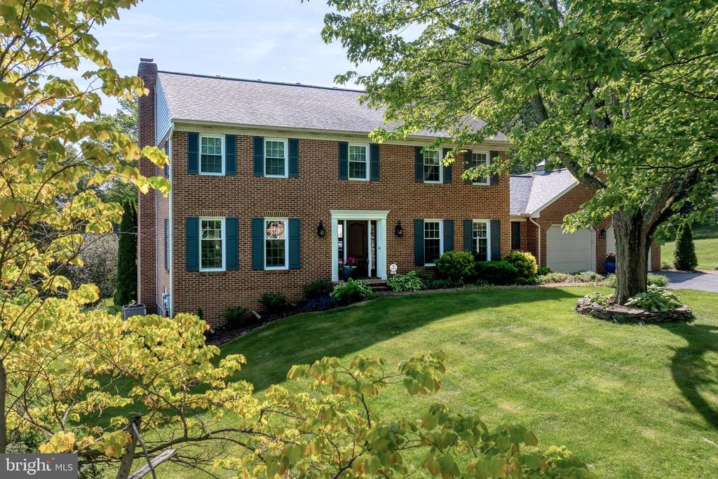 2705 SPRING VALLEY ROAD, Lancaster, PA 17601