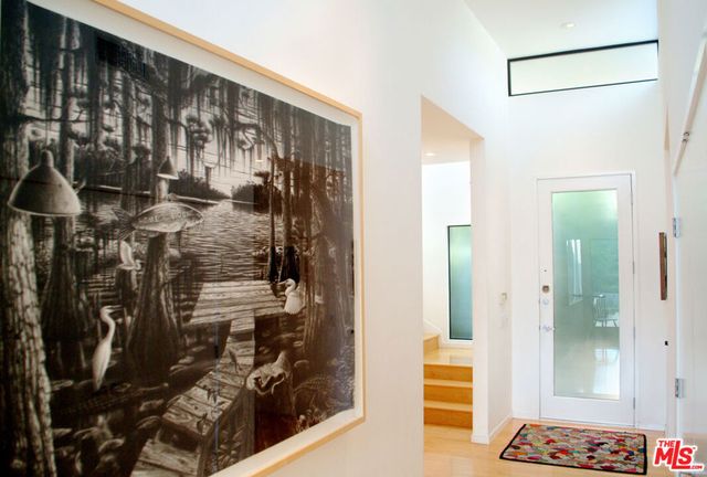 357 N Skyewiay Road, Los Angeles, CA 90049