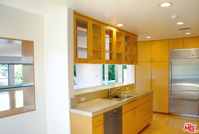 357 N Skyewiay Road, Los Angeles, CA 90049