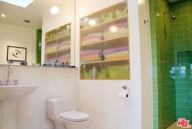 357 N Skyewiay Road, Los Angeles, CA 90049