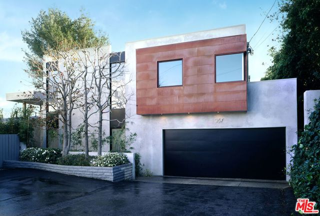 357 N Skyewiay Road, Los Angeles, CA 90049