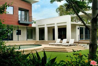 357 N Skyewiay Road, Los Angeles, CA 90049