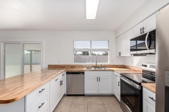 7027 W Palo Verde Avenue, Peoria, AZ 85345