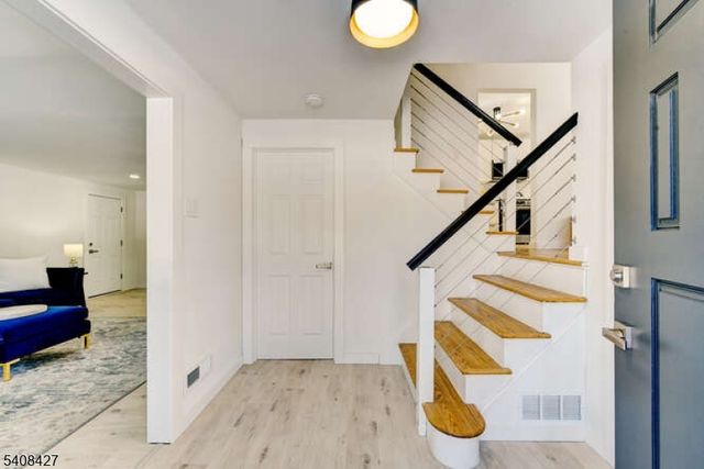 22 Glen Rd, Bridgewater Twp., NJ 08805