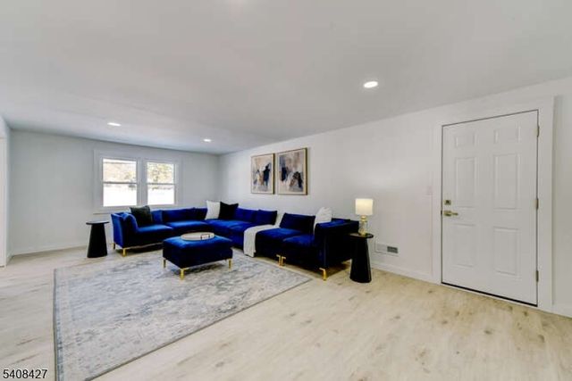 22 Glen Rd, Bridgewater Twp., NJ 08805